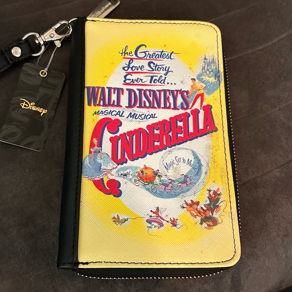 NWT Cinderella Walt Disney Clutch Wallet Vintage Aesthetic Vacation Disney